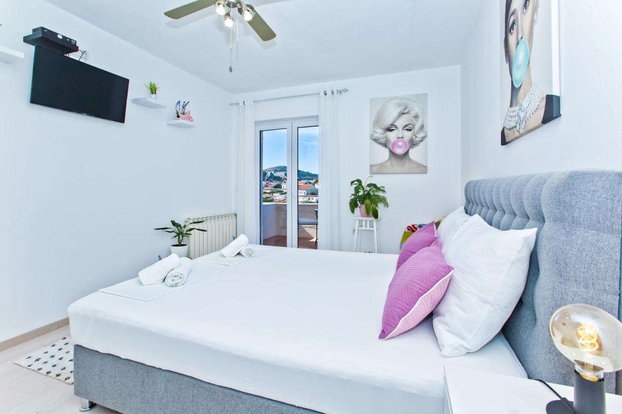 Apartments And Rooms Marija Hvar Town Exterior photo