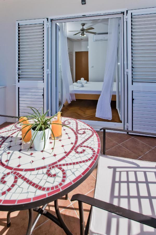 Apartments And Rooms Marija Hvar Town Exterior photo