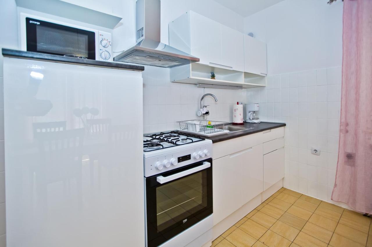 Apartments And Rooms Marija Hvar Town Exterior photo