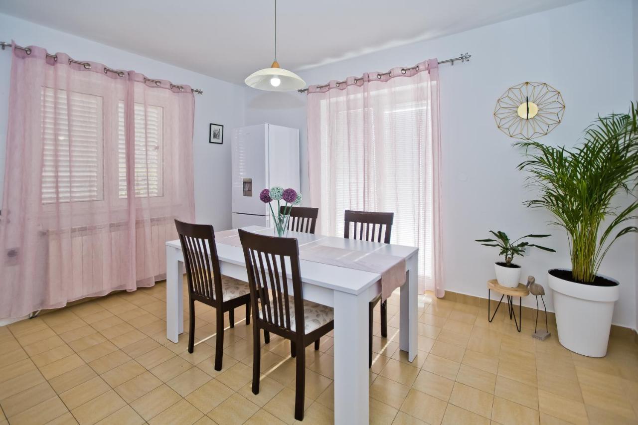 Apartments And Rooms Marija Hvar Town Exterior photo