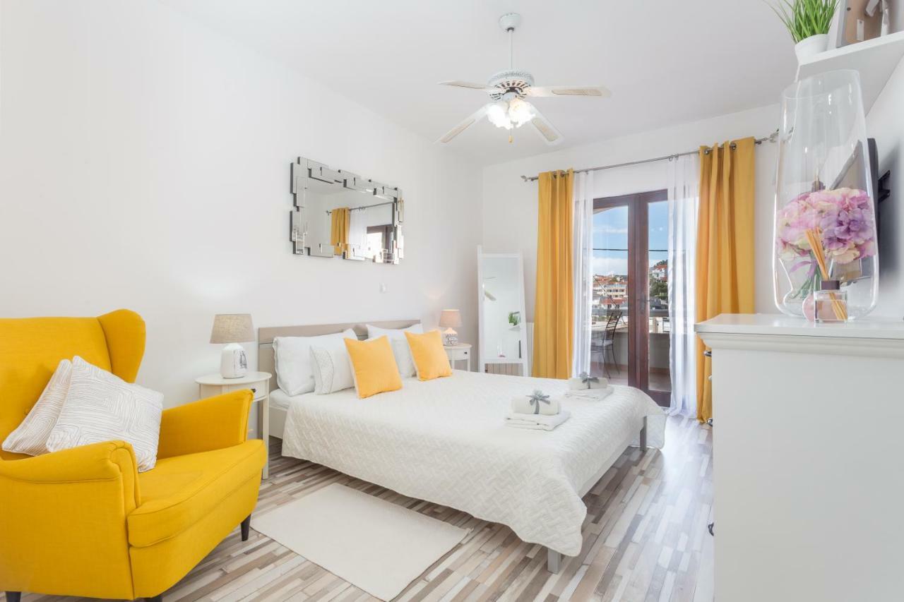 Apartments And Rooms Marija Hvar Town Exterior photo