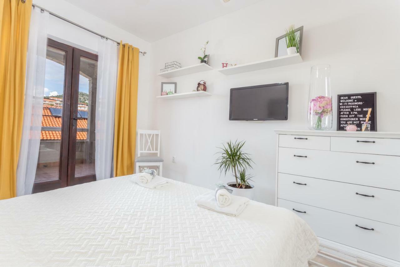 Apartments And Rooms Marija Hvar Town Exterior photo